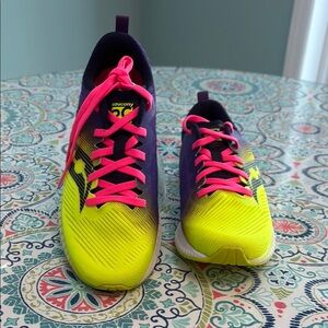 Saucony Fastwitch 9 Yellow and Pink Sneakers Vibrant Athletic Design women’s 7